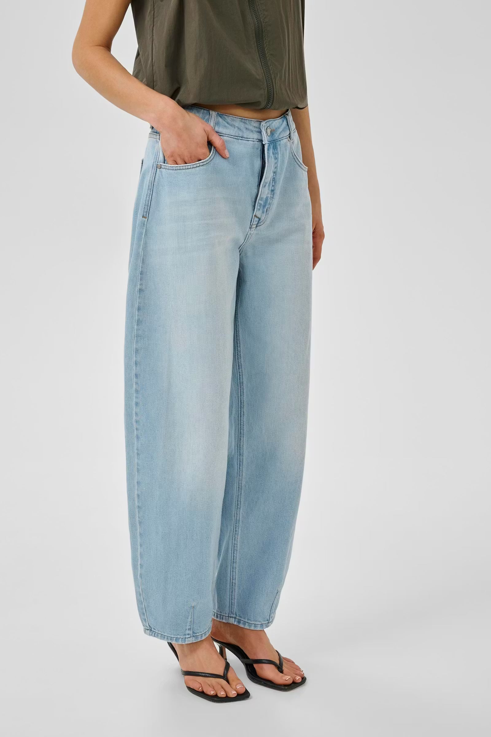 My Essential Wardrobe Lucy 139 Loose Barrel Jeans