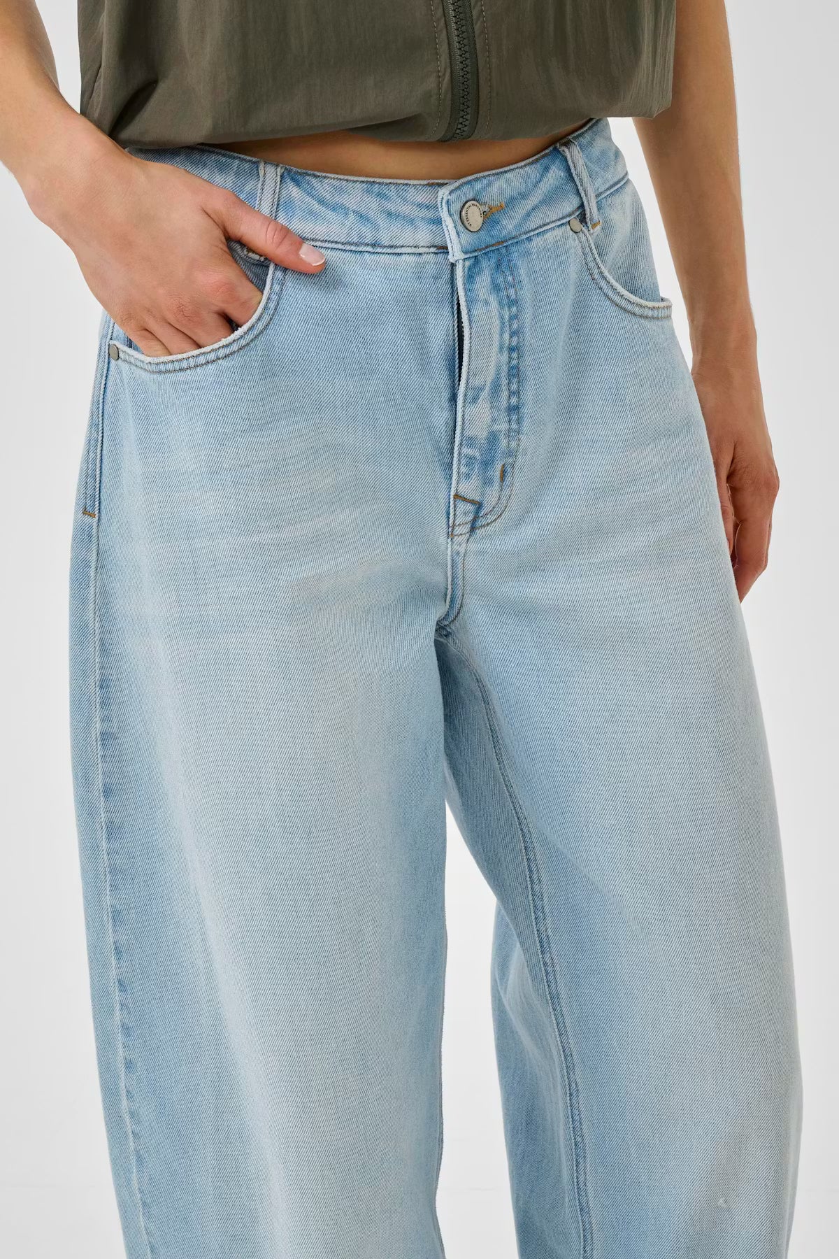 My Essential Wardrobe Lucy 139 Loose Barrel Jeans