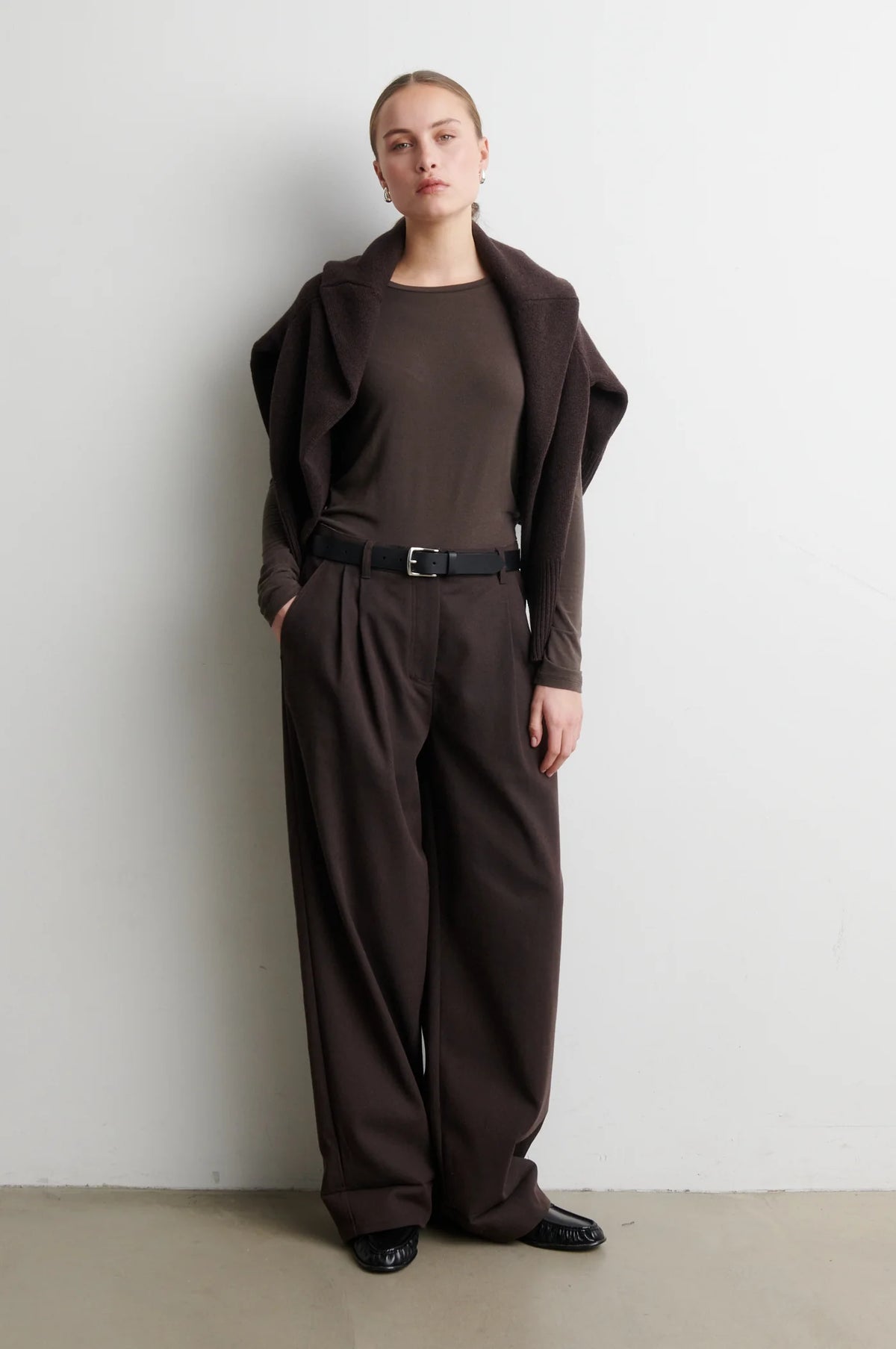 Matima O-Neck Tee Dark Brown