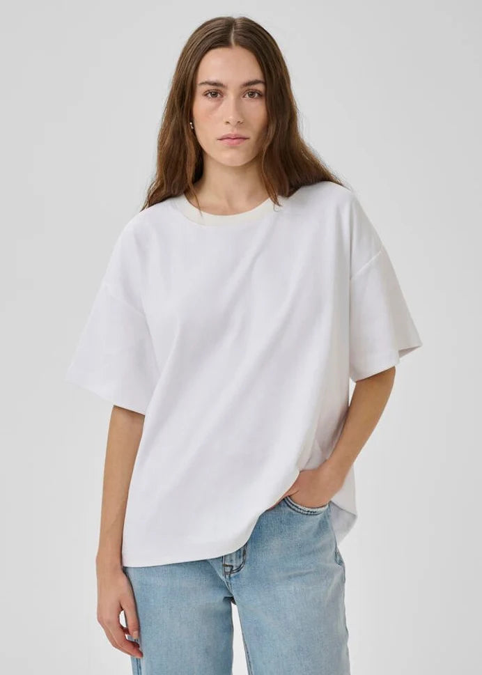 Apir Boxy White Tee