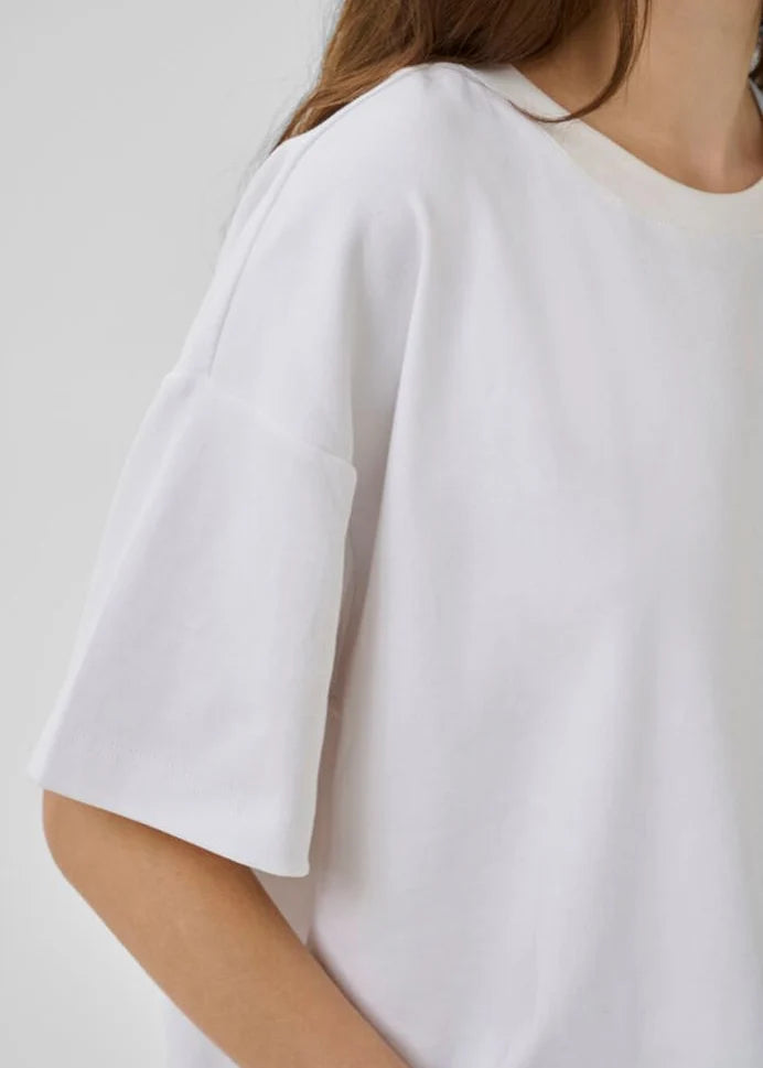 Apir Boxy White Tee