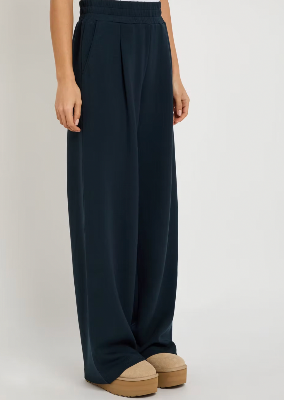Varley Extra Wide Leg Navy Pant 32”