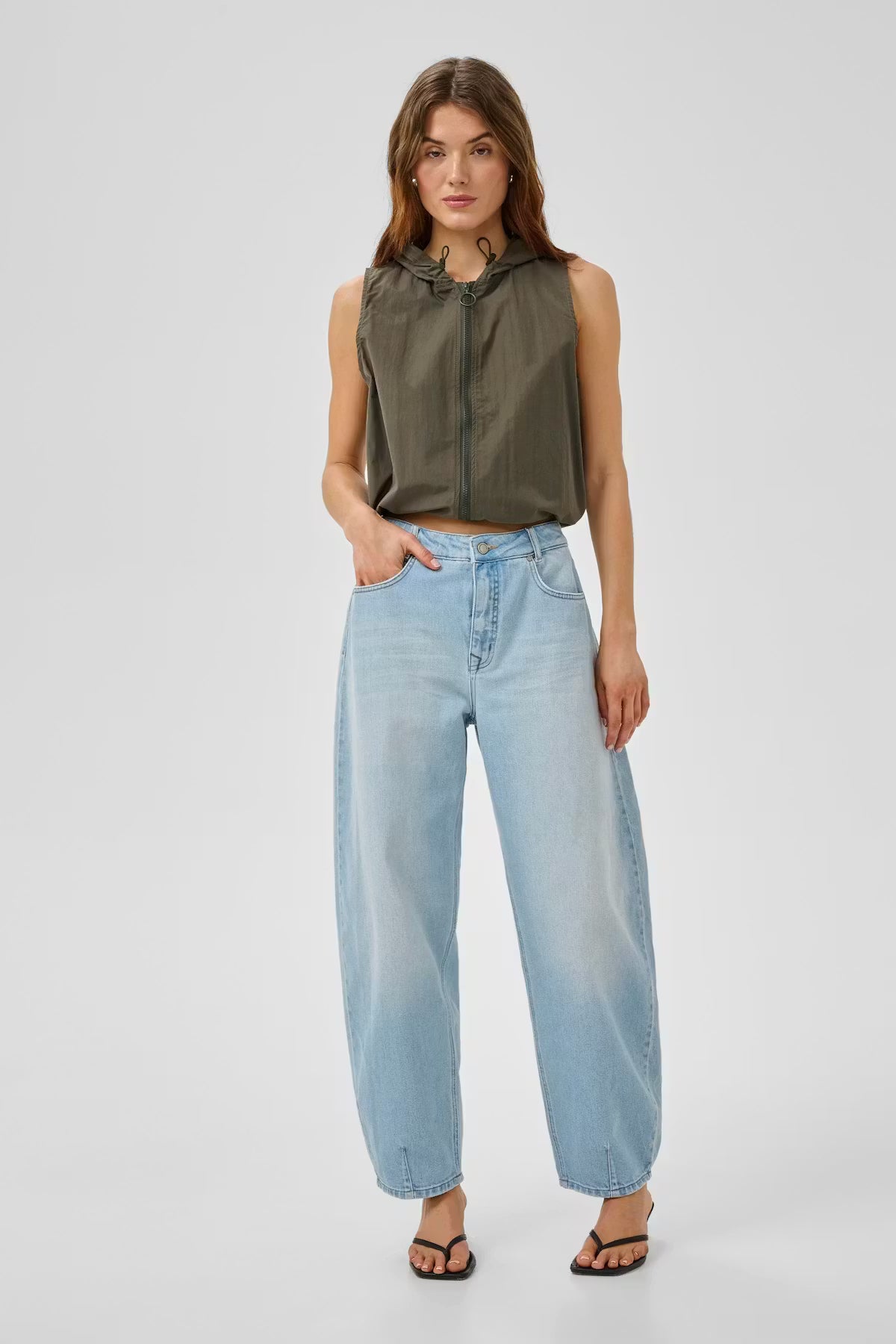 My Essential Wardrobe Lucy 139 Loose Barrel Jeans