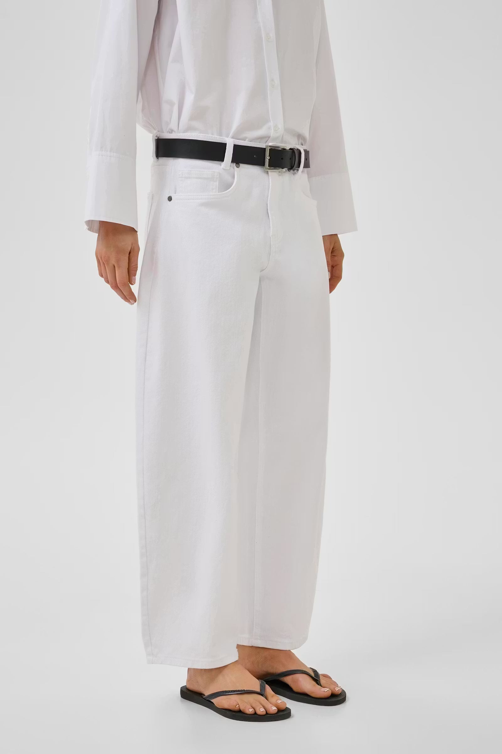MEW Hottie 157 High White Barrel Jeans