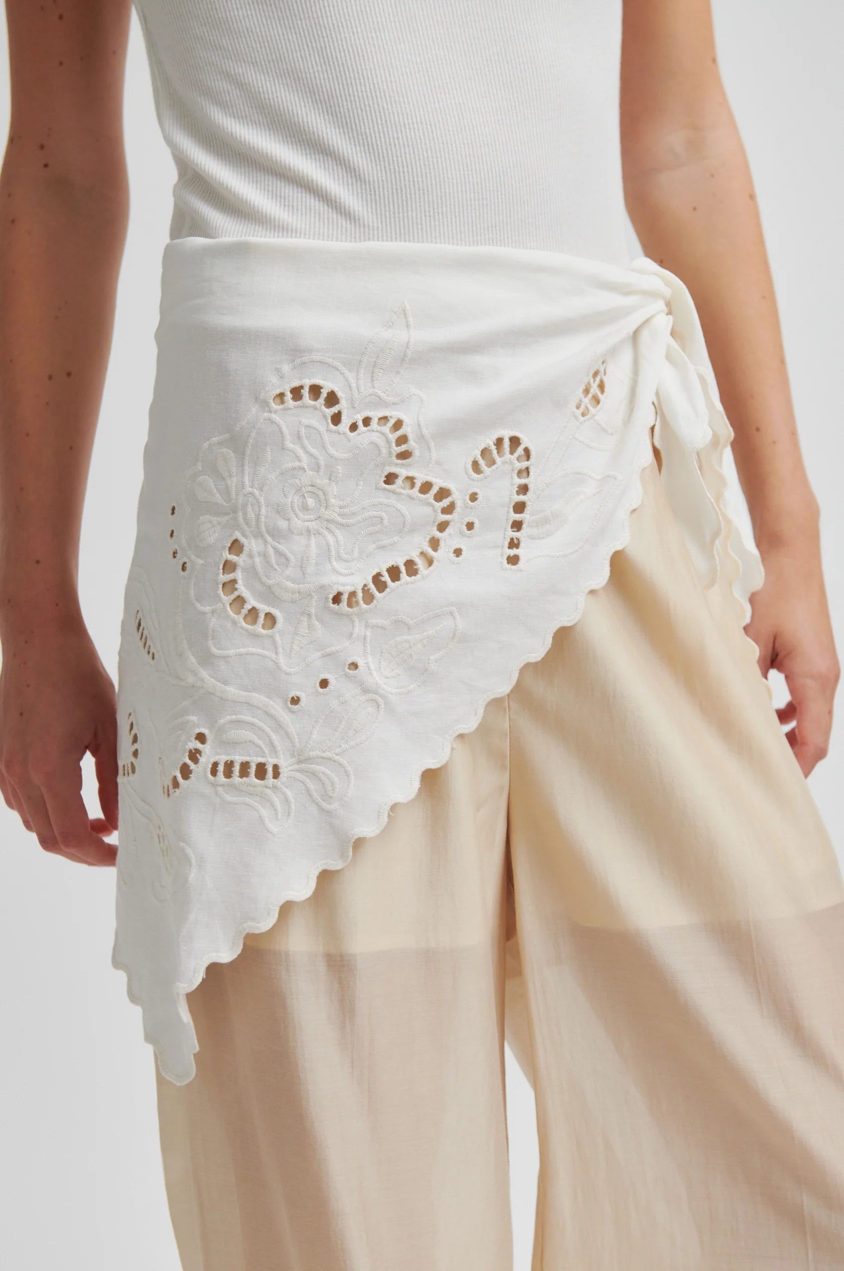 Second Female Vilea Scarf