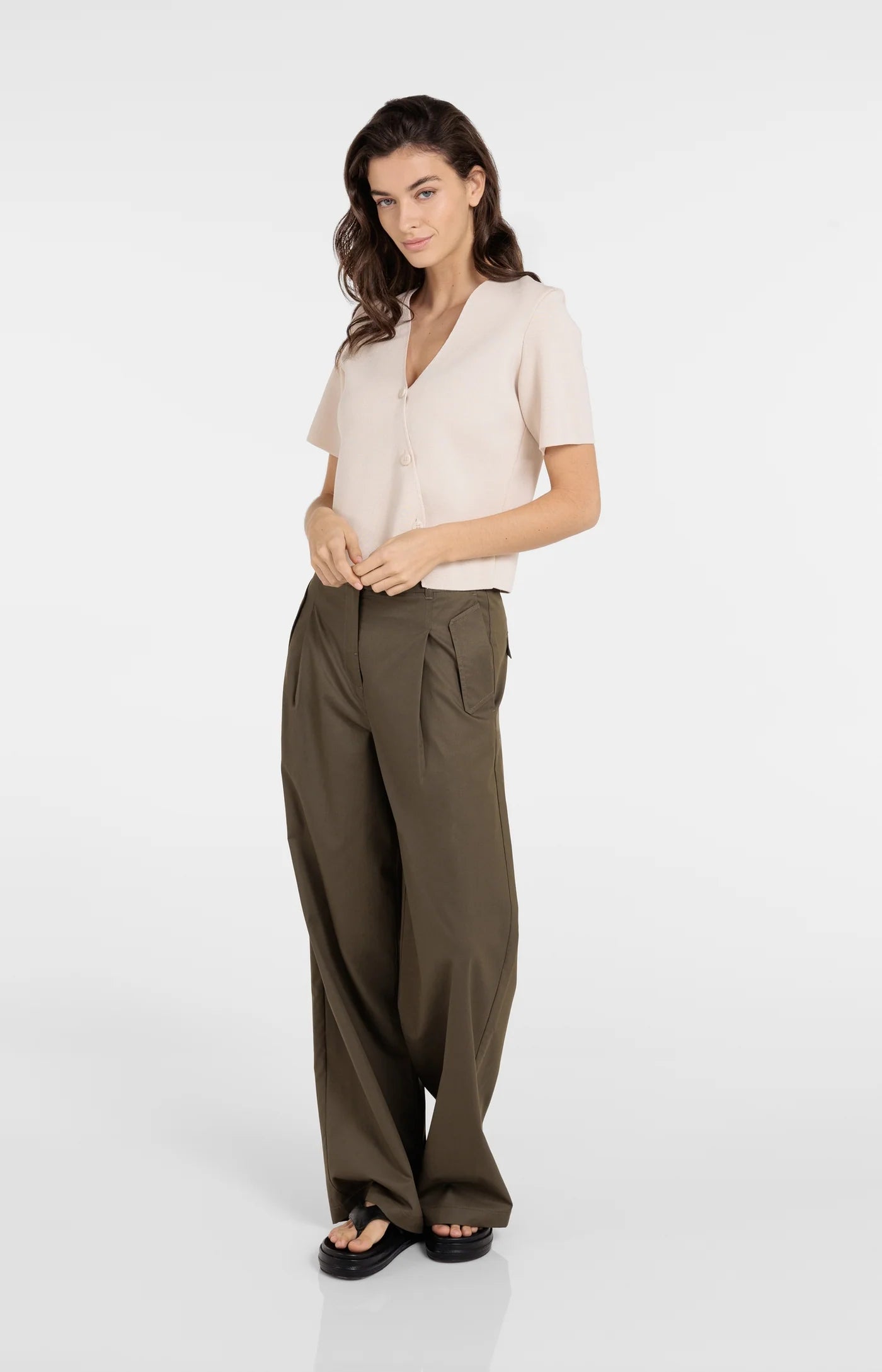 Yaya Creme  Fine knitted V-neck button closure